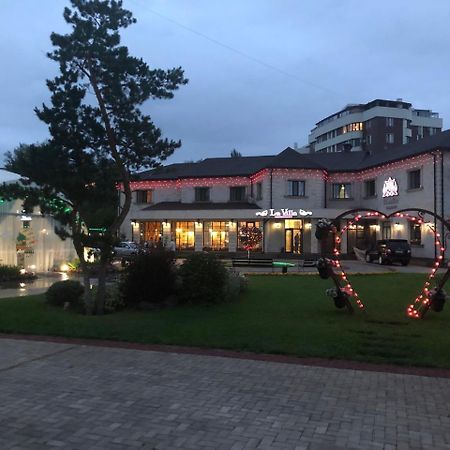 Park Hotel 卡拉甘达 外观 照片